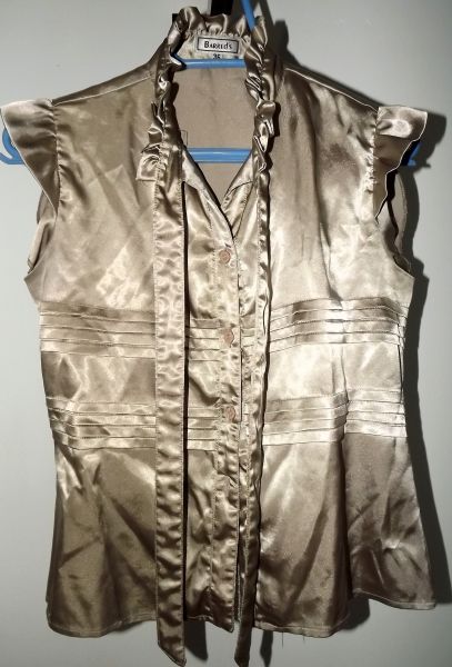blusinha com botão